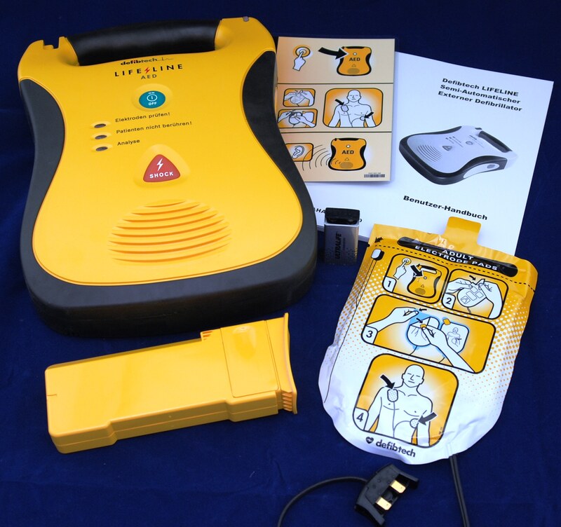 דפיברילטור Defibtech Lifeline AED עם אלקטרודות וסוללה